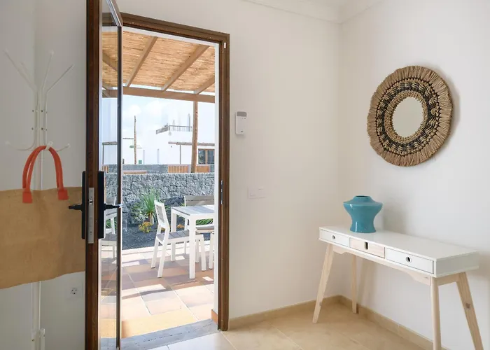 Ca Esmeralda, Volcan Y Lava