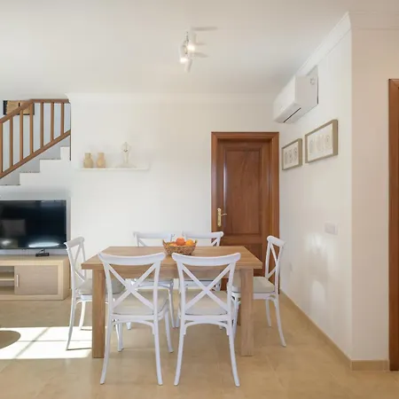 Ca Esmeralda, Volcan Y Lava *