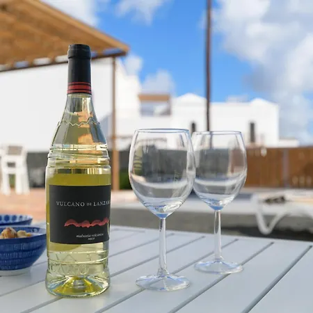 Ca Esmeralda, Volcan Y Lava * Yaiza (Lanzarote)