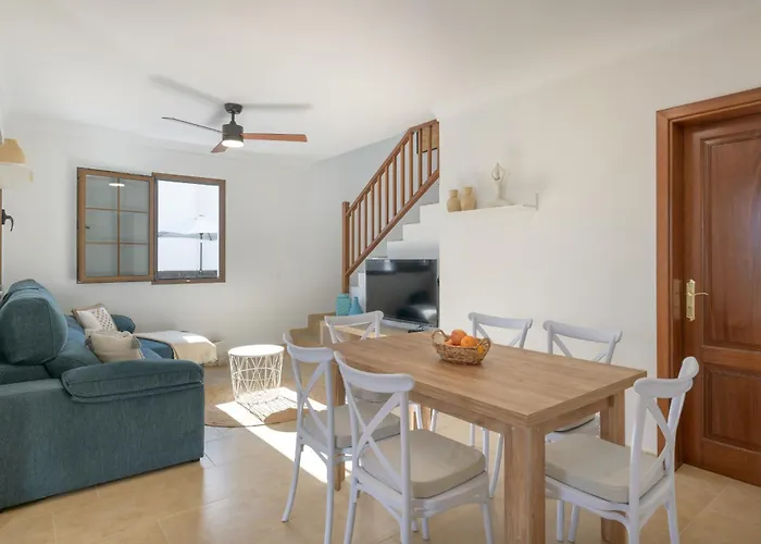 Ca Esmeralda, Volcan Y Lava *