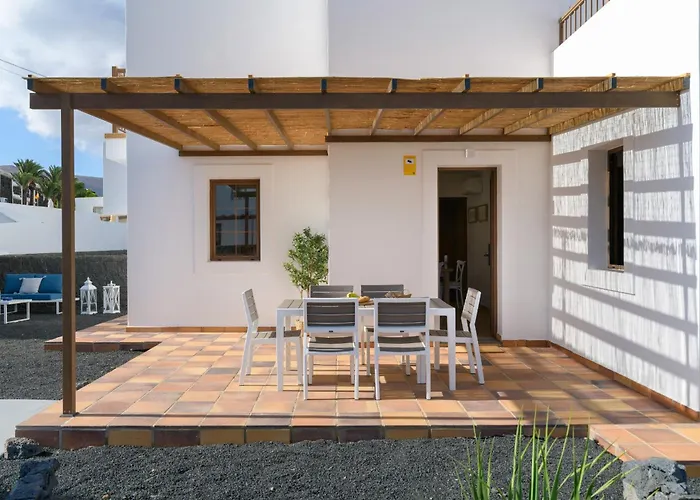 Ca Esmeralda, Volcan Y Lava Yaiza (Lanzarote)